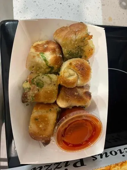 (6) GARLIC KNOTS