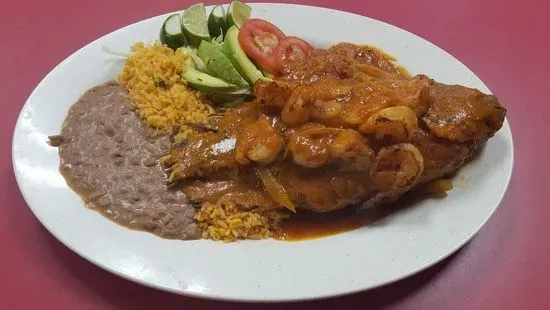 Mojarra a la diabla con camarones