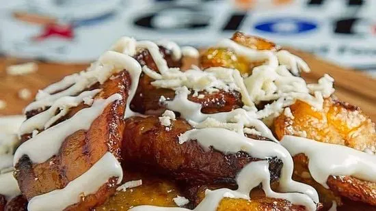 Platanos fritos con queso y crema