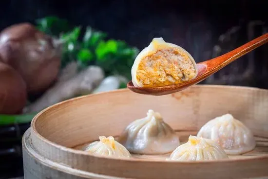 蟹粉小笼包  / Crab Xiao Long Bao