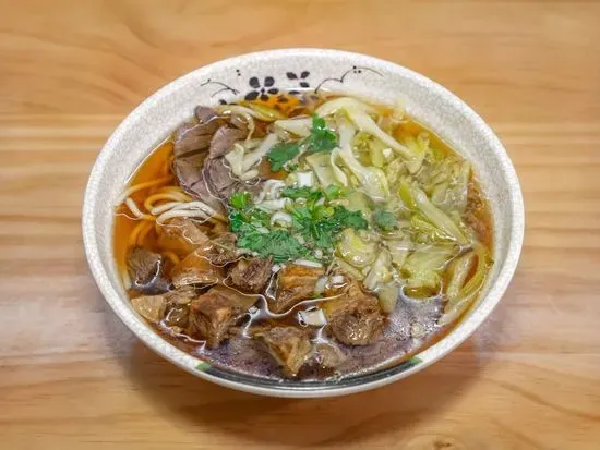 酸菜牛肉麵 (辣/不辣) / Pickled Chinese Cabbage Beef Noodle Soup (Spicy or Non-spicy)