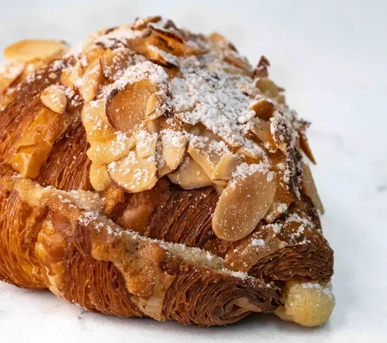 Aux Amandes Croissant