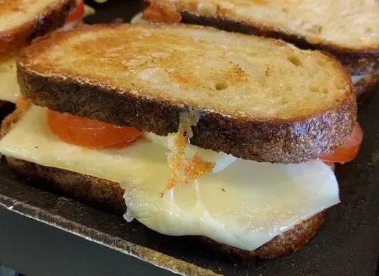 Grilled Cheese with Ham and Tomato