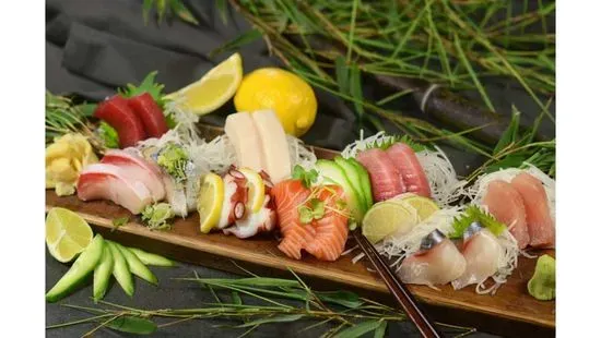 Mixed Sashimi (18 Pieces)