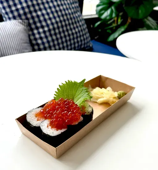 Salmon Ikura Maki roll