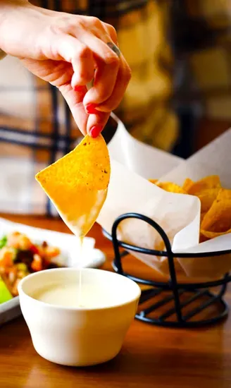 Queso Dip & Chips