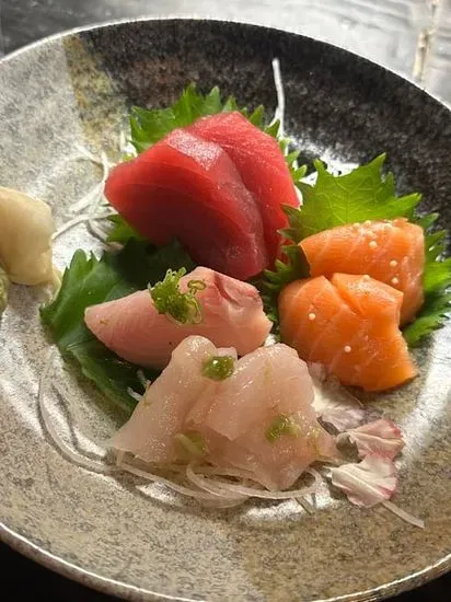 Sashimi Sample (7 Pieces)