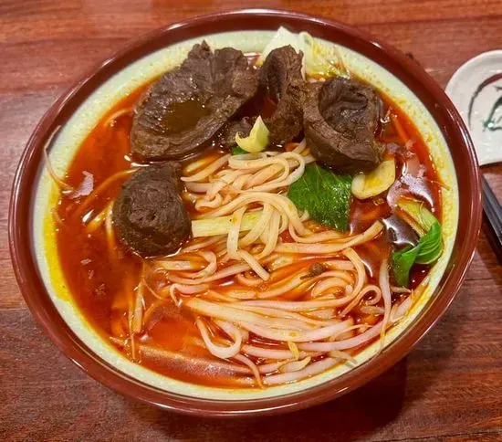 Taiwan Braised Beef Noodle / 台湾红烧牛肉面