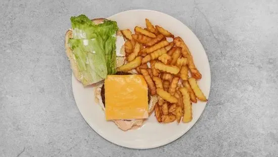 Hamburguesa de Pollo o Carne con Papas / Chicken or Beef Burger with Fries