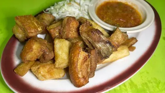 Yuca Frita Con Chicharrón