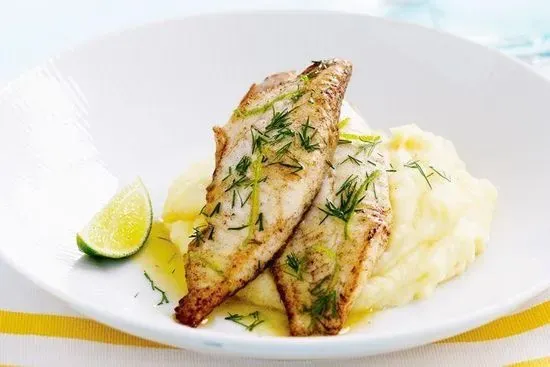 Filete De Tilapia served with mashed potatoes