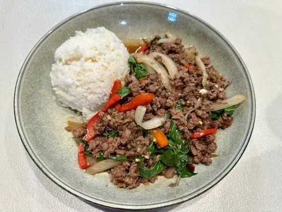 Kra Pao Nuer (Beef Basil)