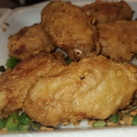 15. Salt & Pepper Chicken Wings (10)