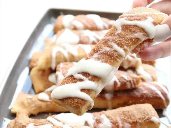 Cinnamon Bread Sticks (8 Pieces)