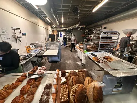 Reunion Bakery / Sourdough Bread / Coffee