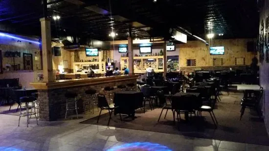 4 Seasons Sports Bar & Grill