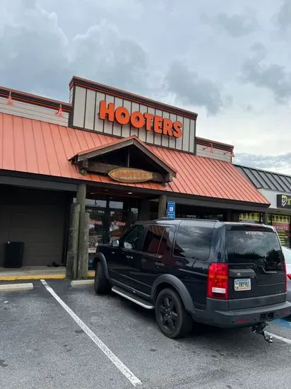 Hooters