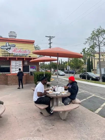 Roberto's Taco Shop