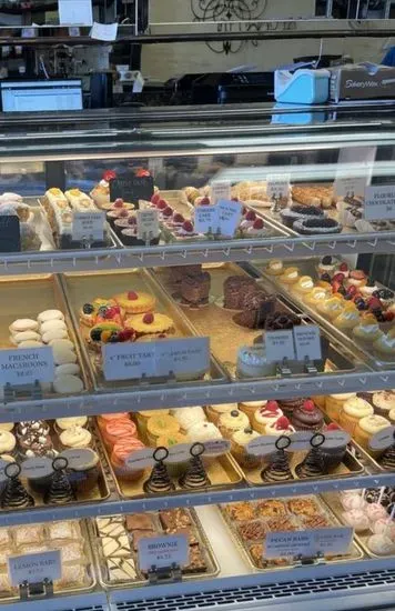 Le Petite Magnifique French Bakery