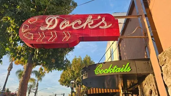 Dock's Cocktail Lounge