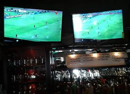 Lunas Sport Bar