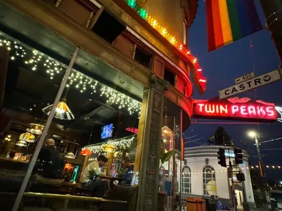 Twin Peaks Tavern