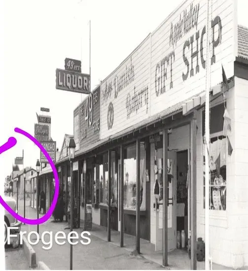Frogee's Cocktail Lounge