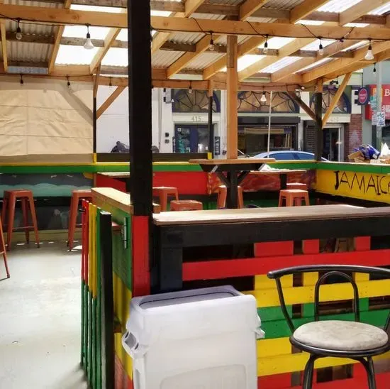 Minto's Jamaican Restaurant & Bar