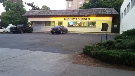 Ahn's Quarter Pound Burger