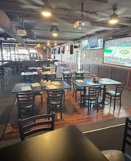 Masses Sports Bar & Grill