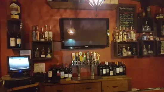 LA TIENDA WINE BAR