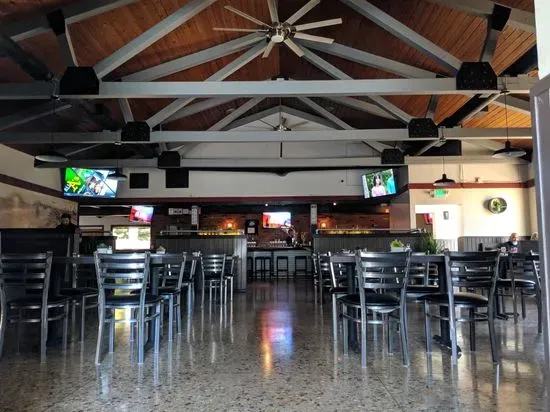 Frank's Sports Bar & Grill