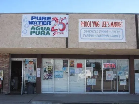 Phooj Ywg Lee's Market