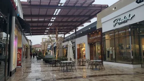 Valencia Town Center