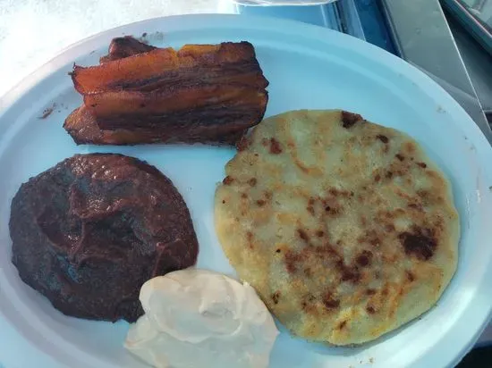 La Reyna de las Pupusas