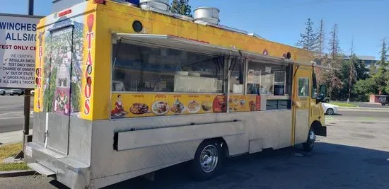 Un Poquito Mas Food truck