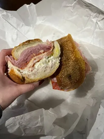 Paola's Deli