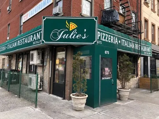 Julie’s Pizzería & Restaurant