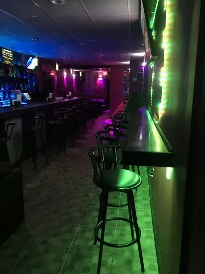 Tipsy's Bar and hookah lounge