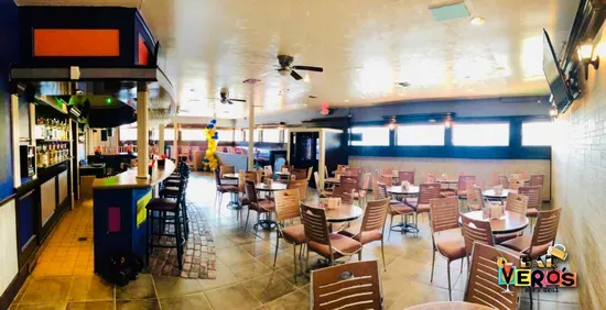 Vero’s Bar and Grill