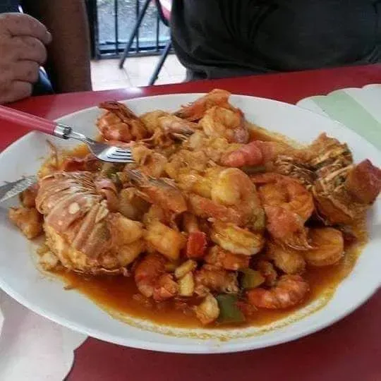 Especialidad En Mariscos Y Comida Criolla