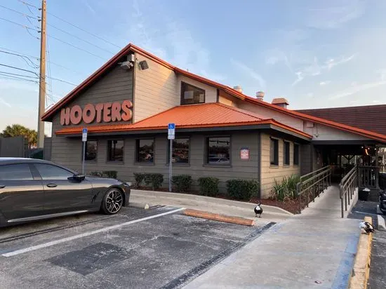 Hooters