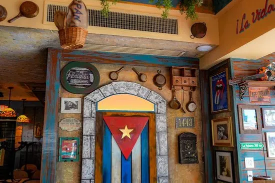 La Mulata 🇨🇺 Cuban Restaurant Miami Beach