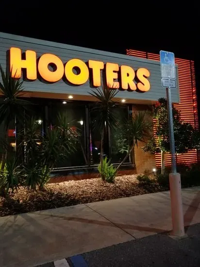 Hooters