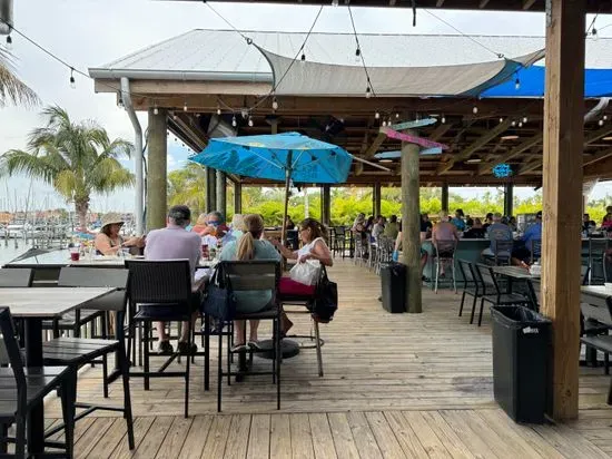 Finn's Dockside Bar & Grill