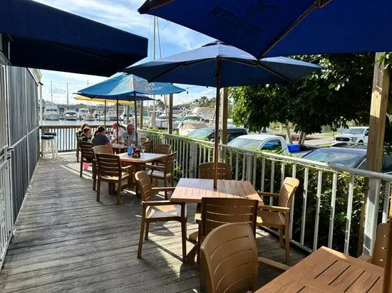 Ichabod's Dockside Bar & Grille