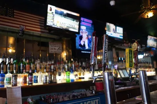 Sneaky's Sports Bar & Grill