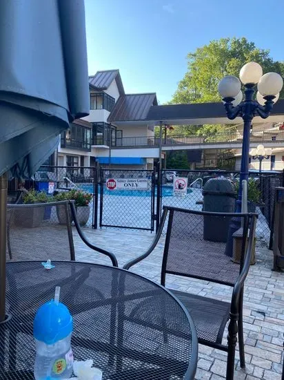 Poolside Cafe at Sidney James Mountain Lodge