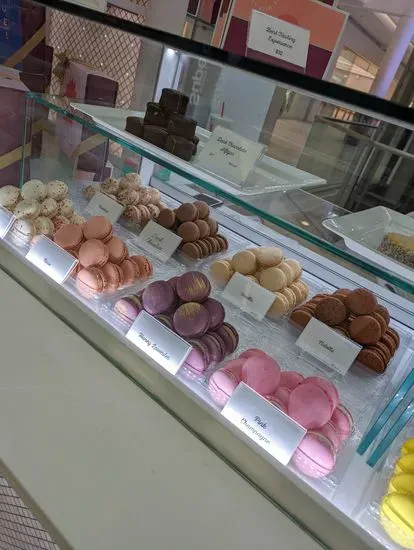 Woops! Macarons & Gifts (CambridgeSide Place)