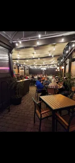 Grüv Bistro & Wine Bar